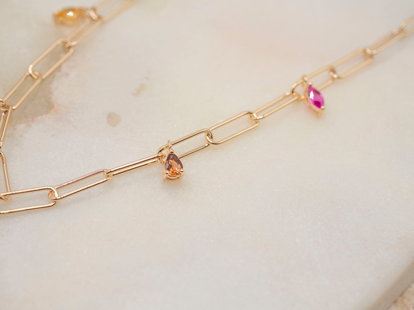 COLLIER LEINA