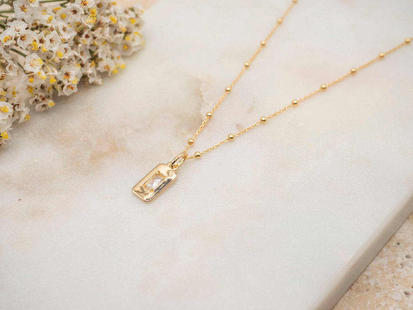 COLLIER MONA