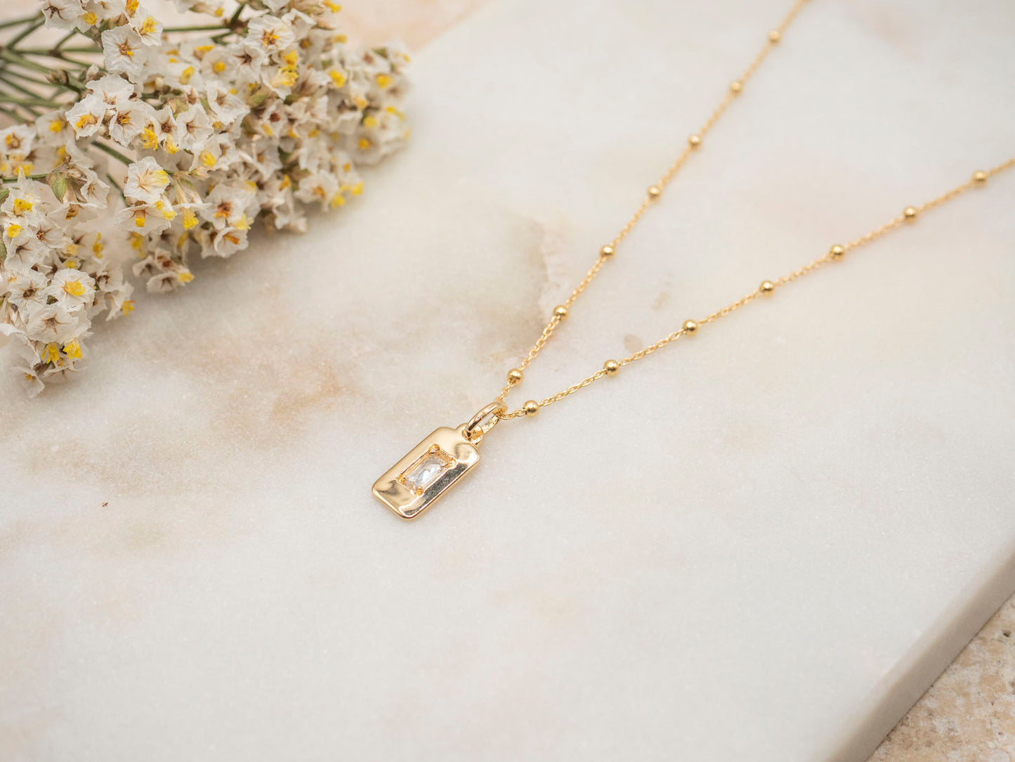 COLLIER MONA