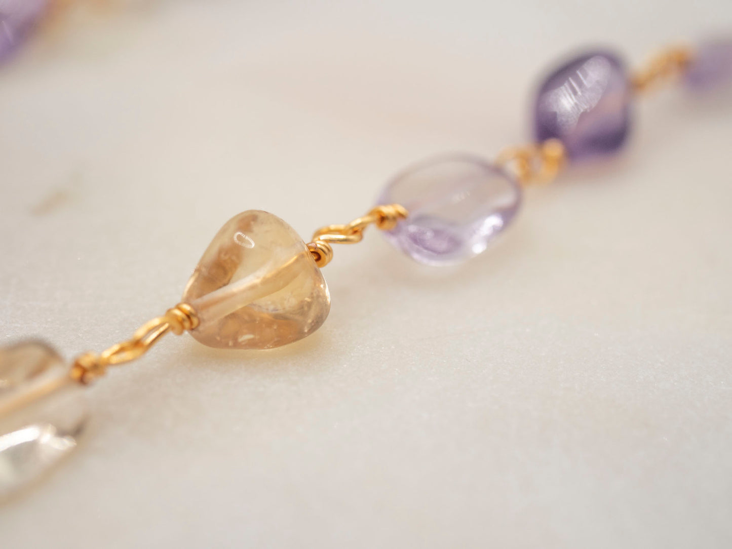 COLLIER MONA