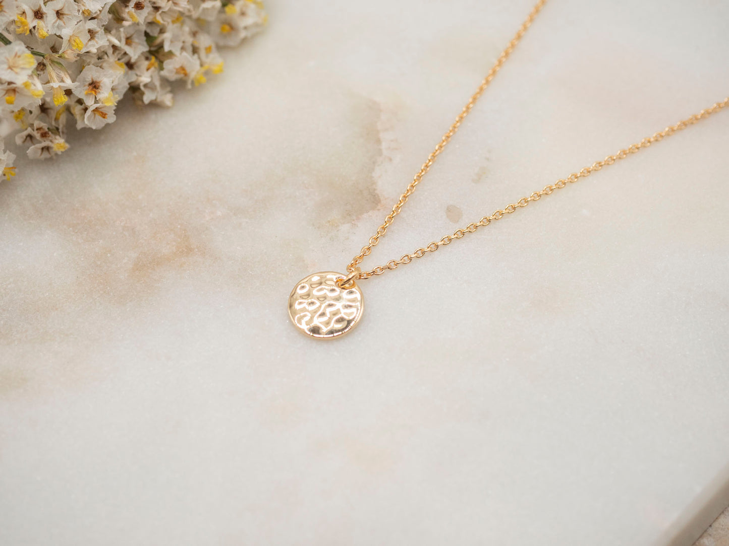 COLLIER LARA