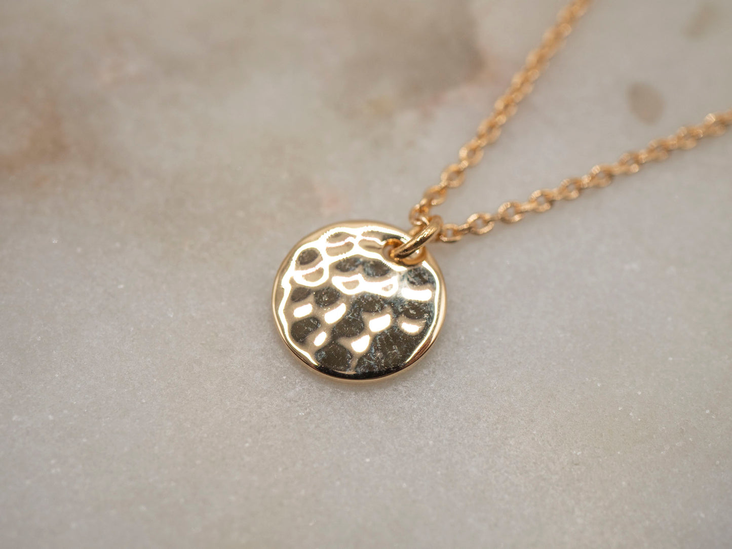 COLLIER LARA