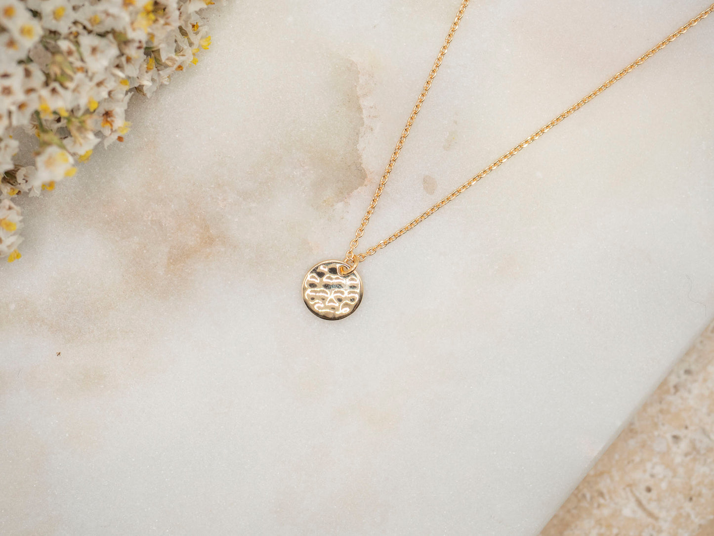 COLLIER LARA