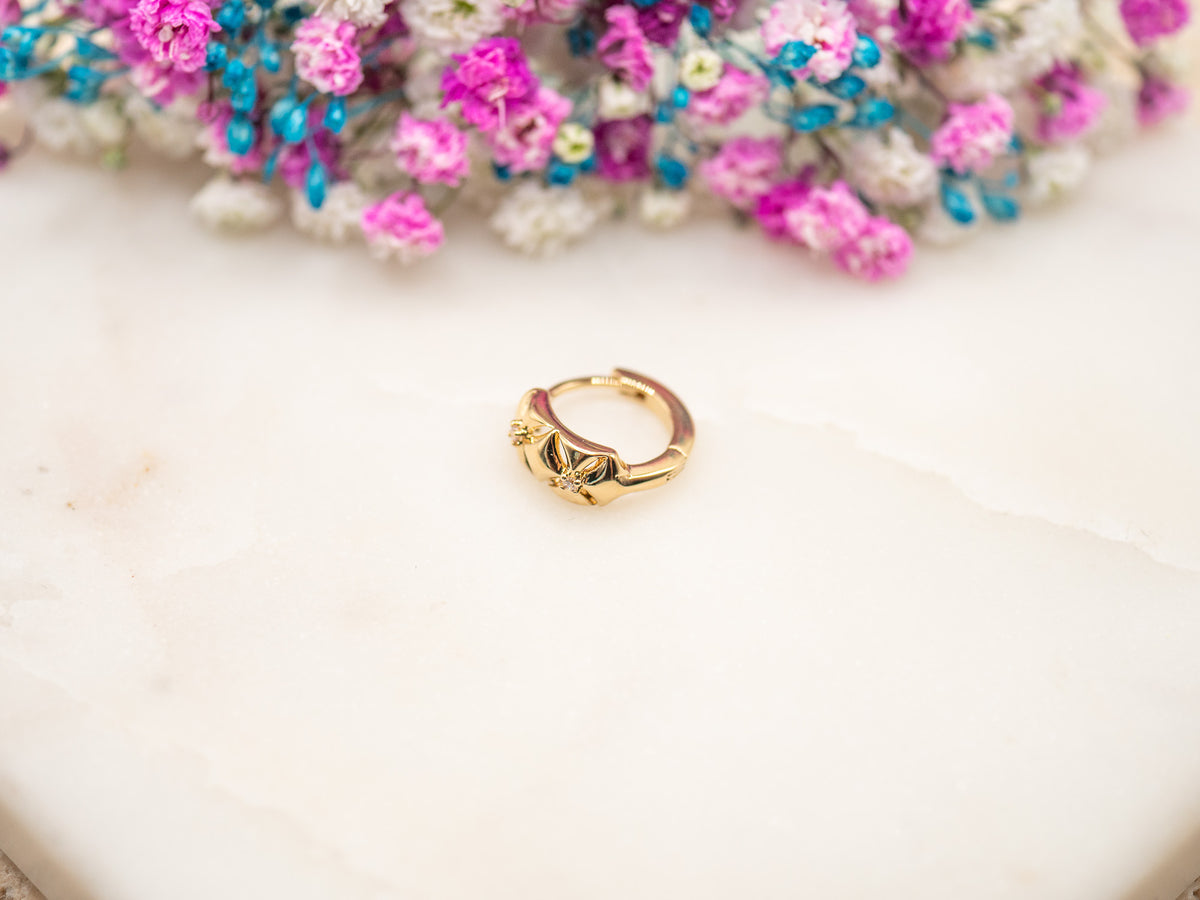 Boucle d'oreille unique Étreinte Alvéra