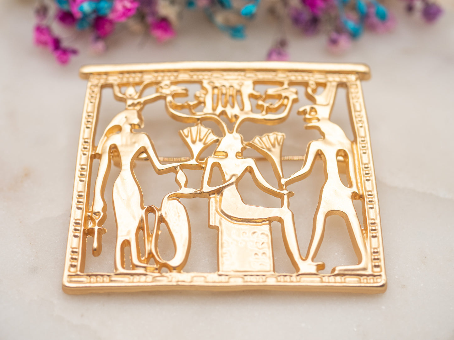 Broche Fresque Dorée
