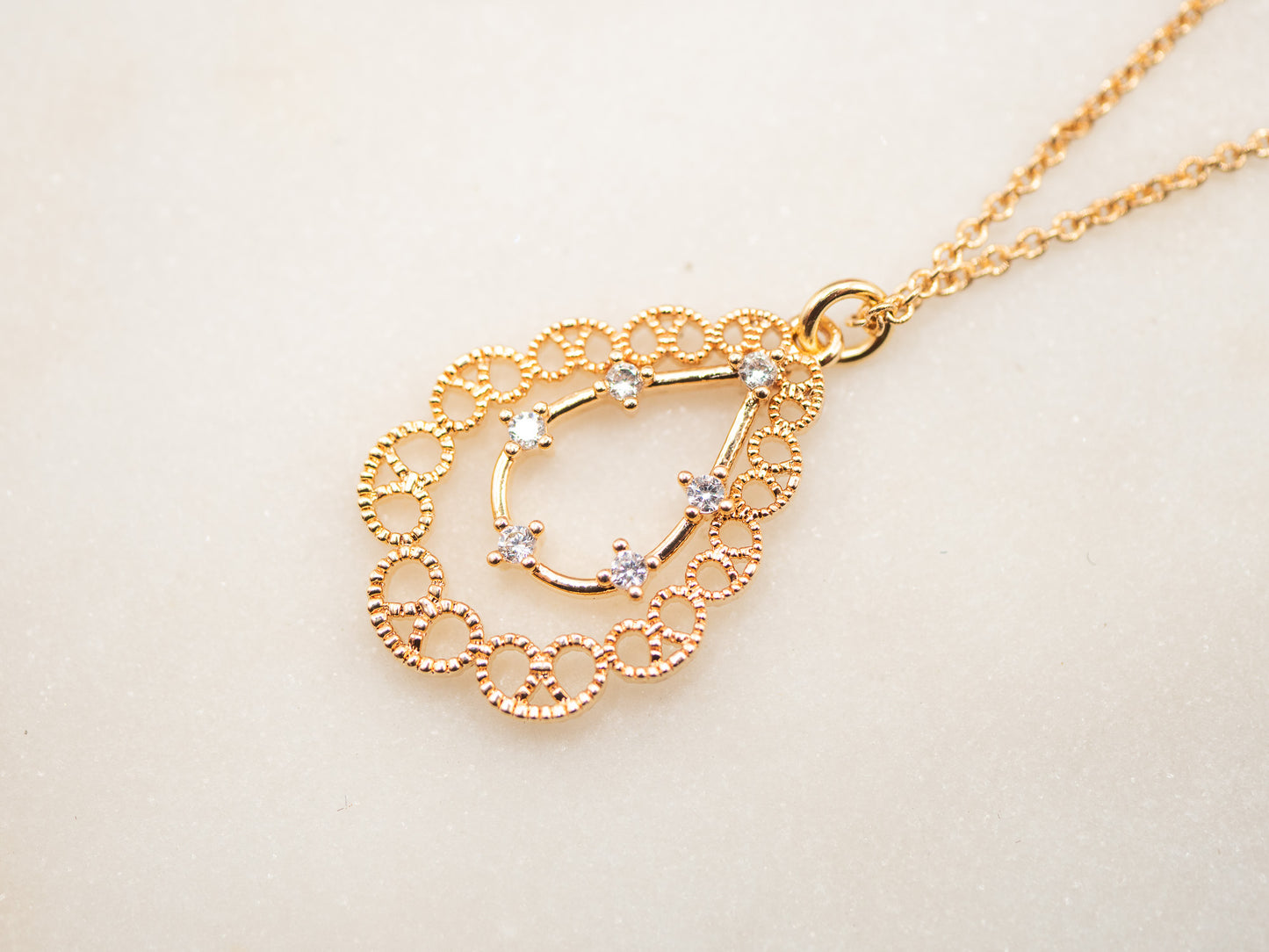 Collier Adela