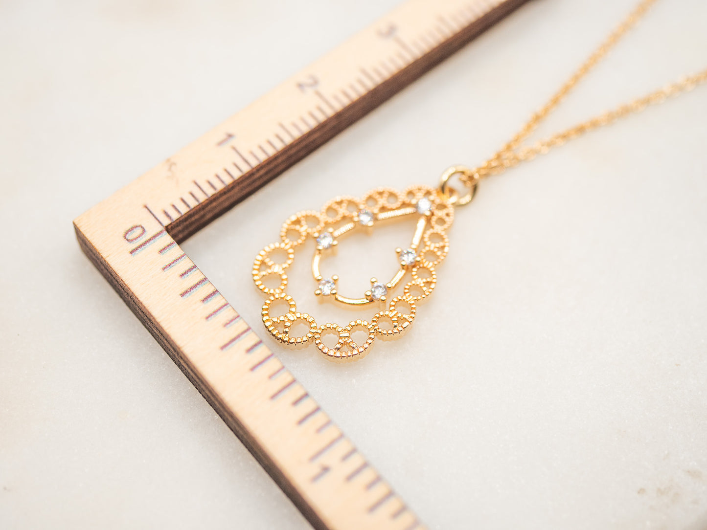 Collier Adela