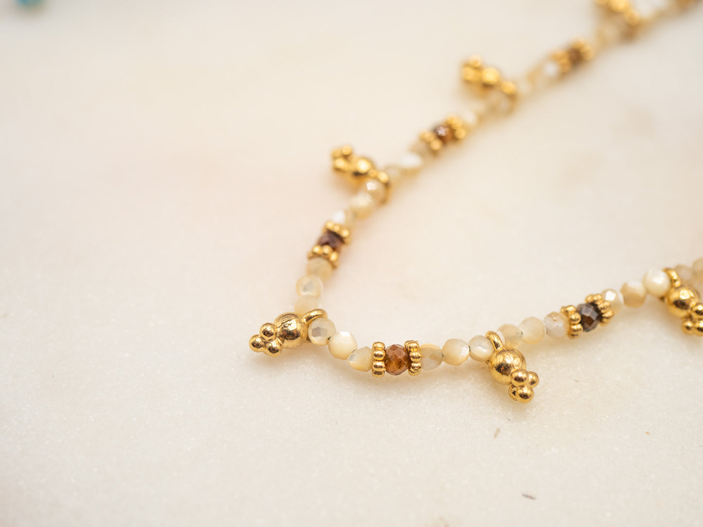 Collier Snow Biscuit