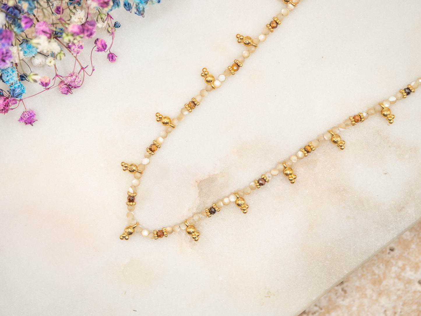 Collier Snow Biscuit