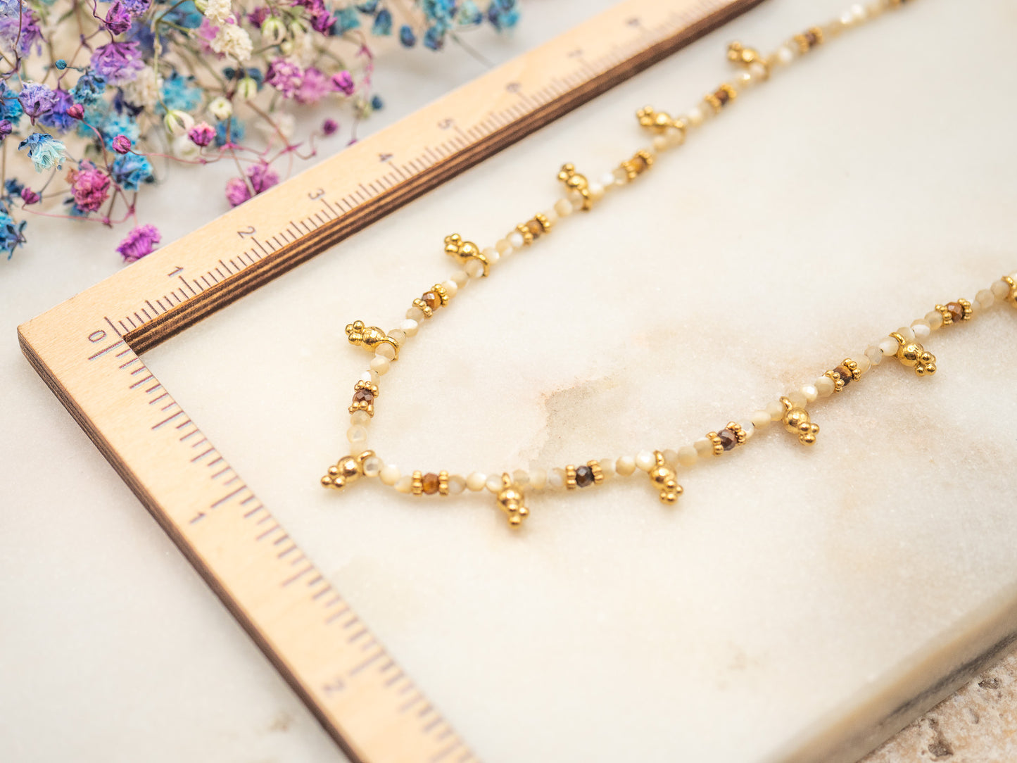 Collier Snow Biscuit