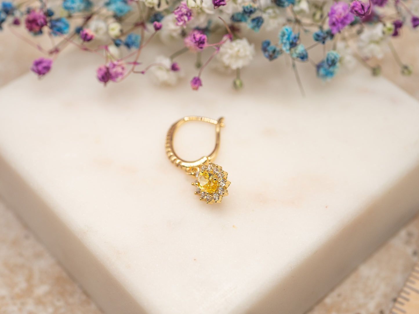 Boucle d'oreille unique Daffodil