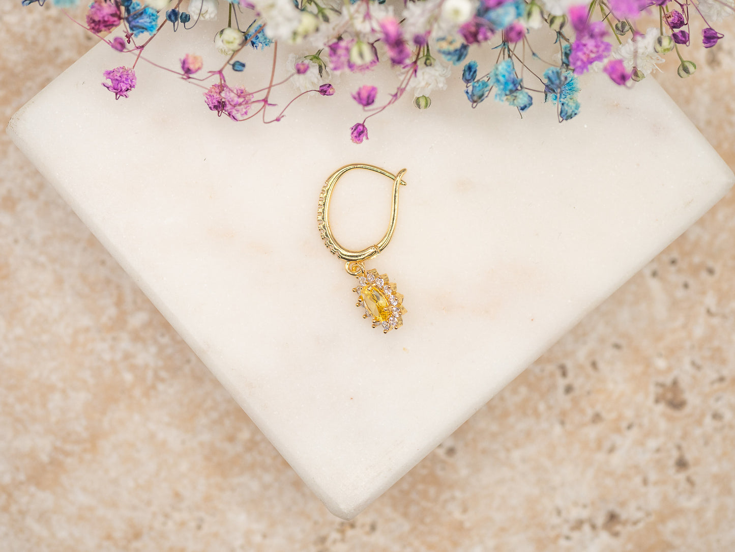 Boucle d'oreille unique Daffodil