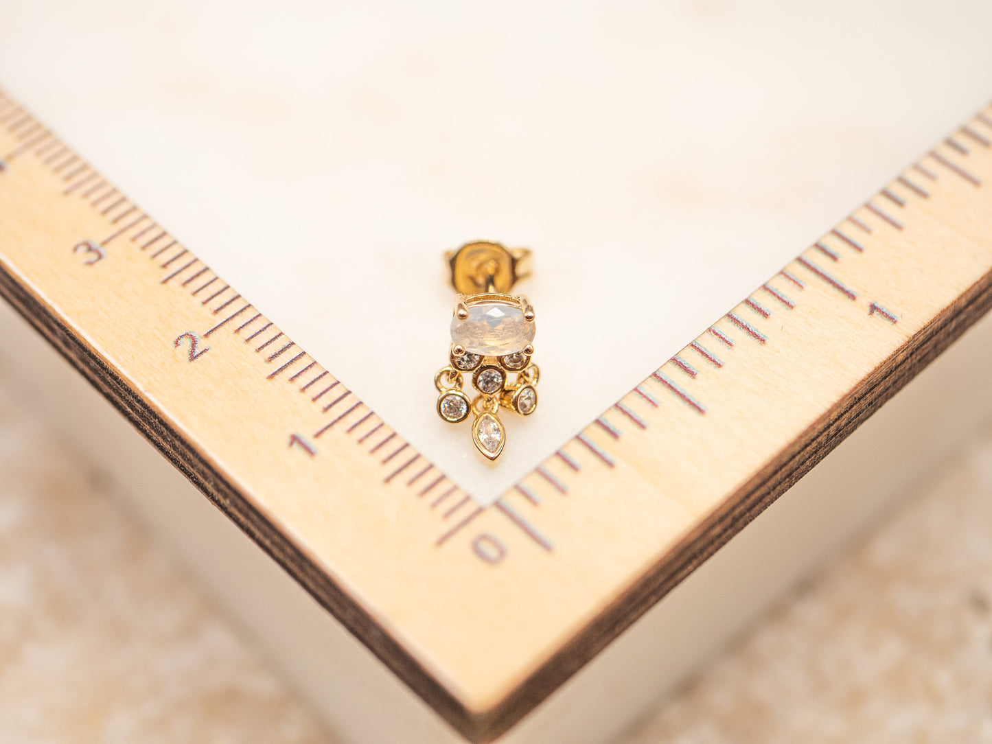 Boucle d'oreille unique Moonshire Whisper