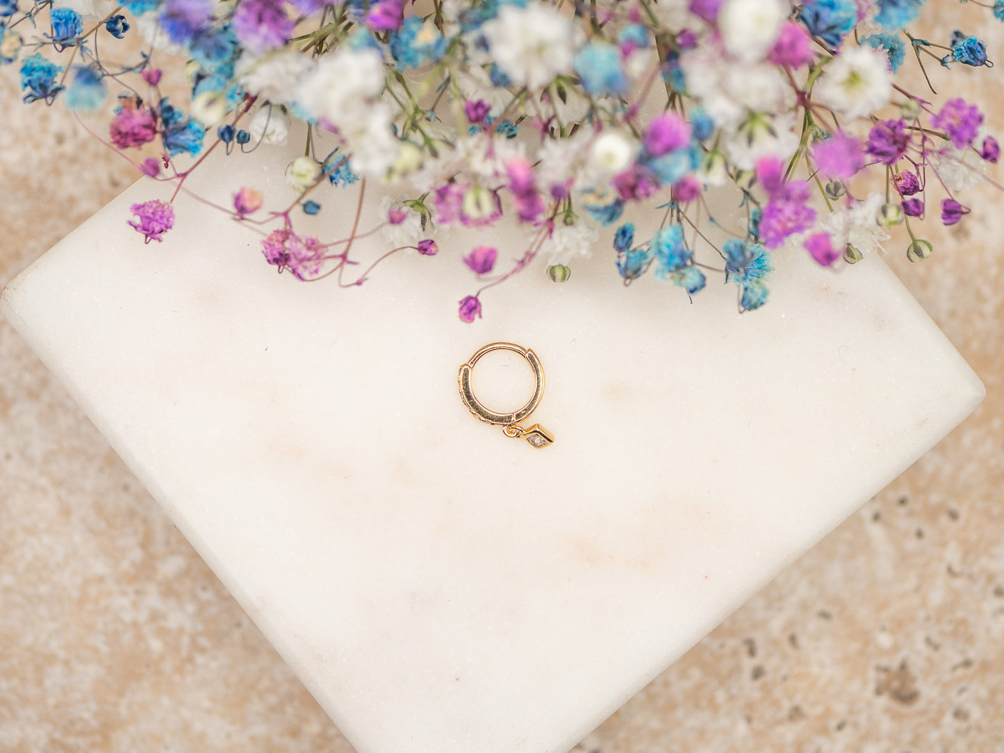 Boucle d'oreille unique Amberleigh Charm