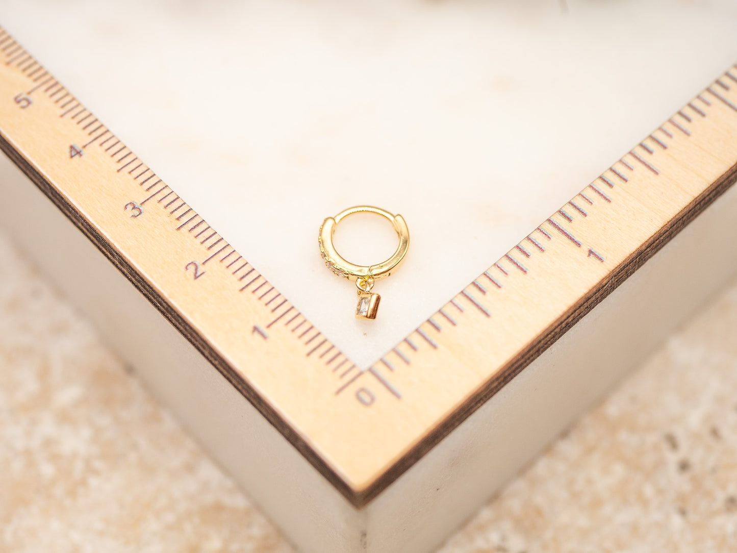 Boucle d'oreille unique Amberleigh Charm