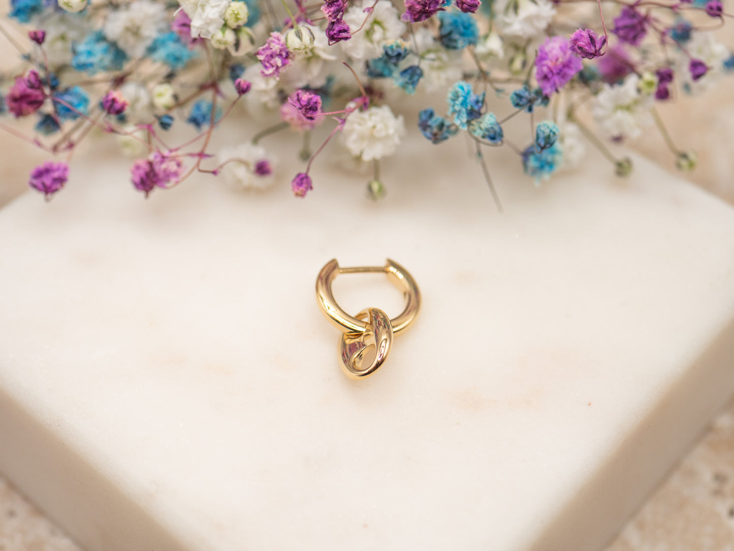 Boucle d'oreille unique Windsor knot