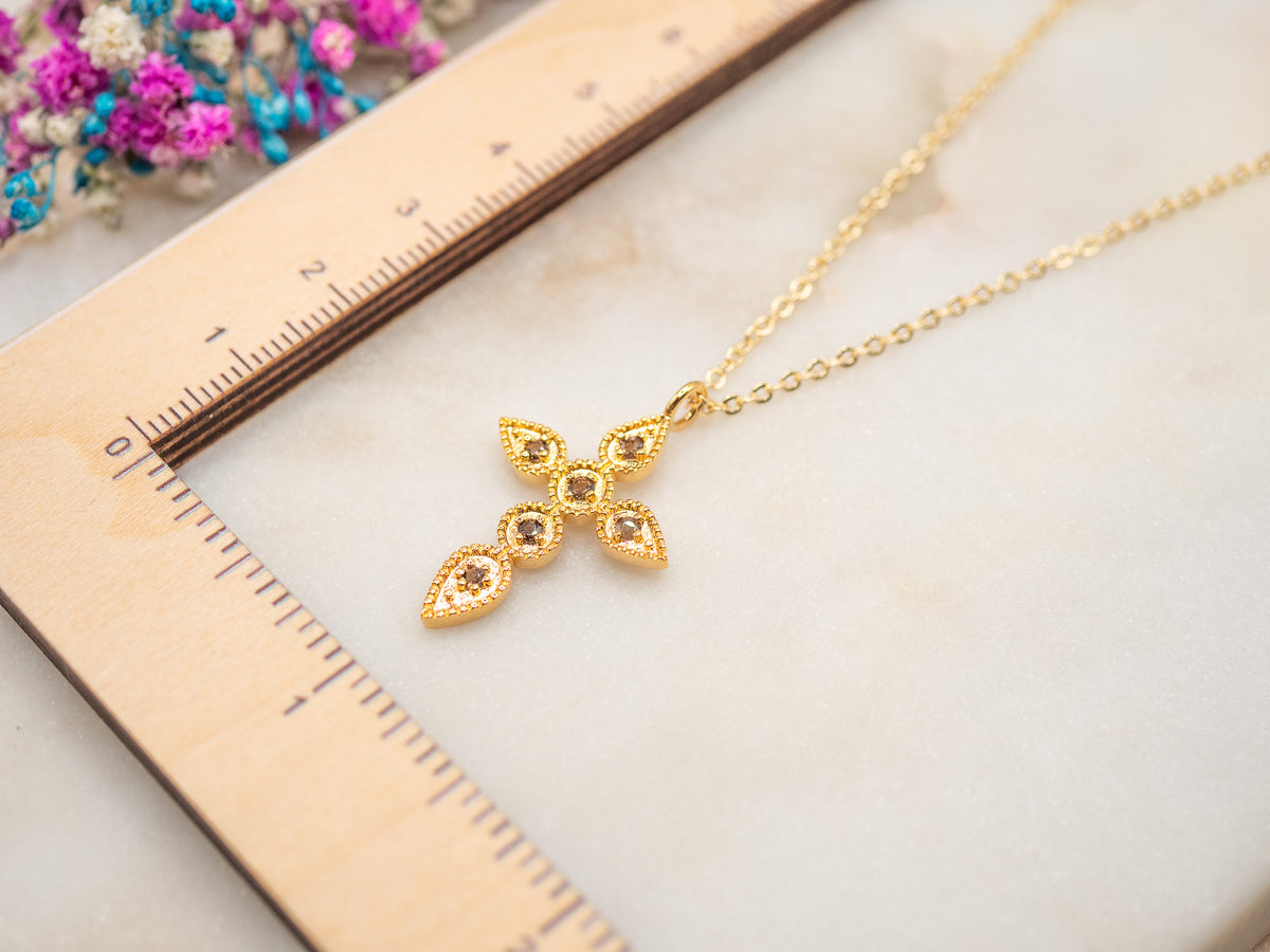 Collier Croix Luvéna