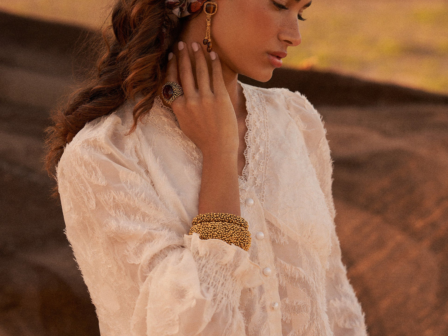 Bague Makoma portée - Aurélie Bidermann
